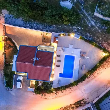 Donata Villa